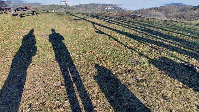 Lange Sonnwendschatten zu Mittag